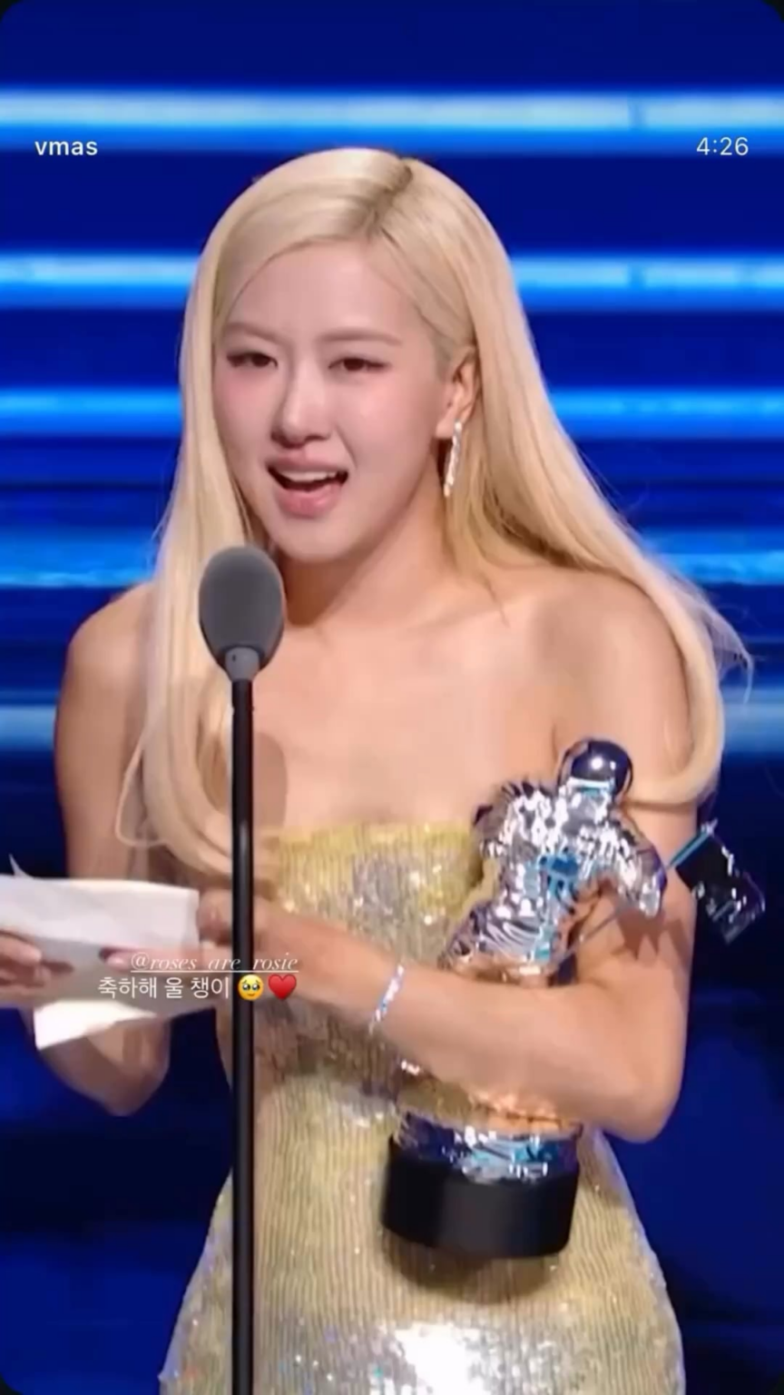 250909 تحديث قصة JISOO IG