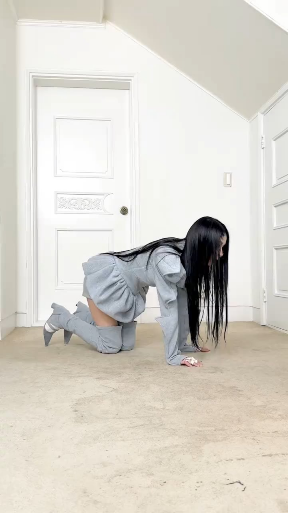 250914 تحديث Tiktok مع Chaeyoung - Pose Pose Pose 📸