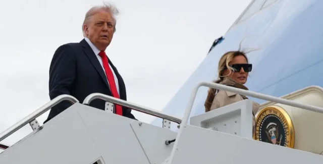 دونالد وميلانيا ترامب على متن الطائرة متجهين إلى المملكة المتحدة