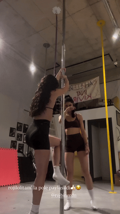 Derya Pınar Ak (Direk Dansı)