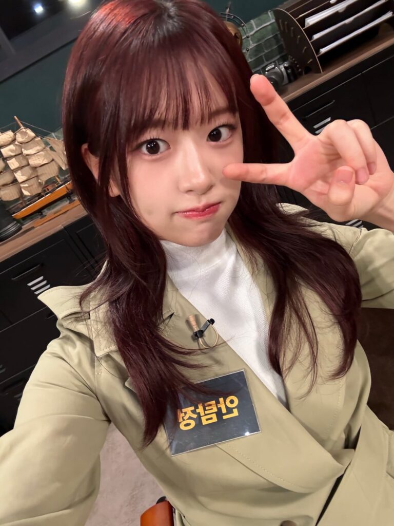 250923 ive تحديث Twitter الرسمي مع Yujin - Netflix Crime Scene Zero الانتهاء 💕