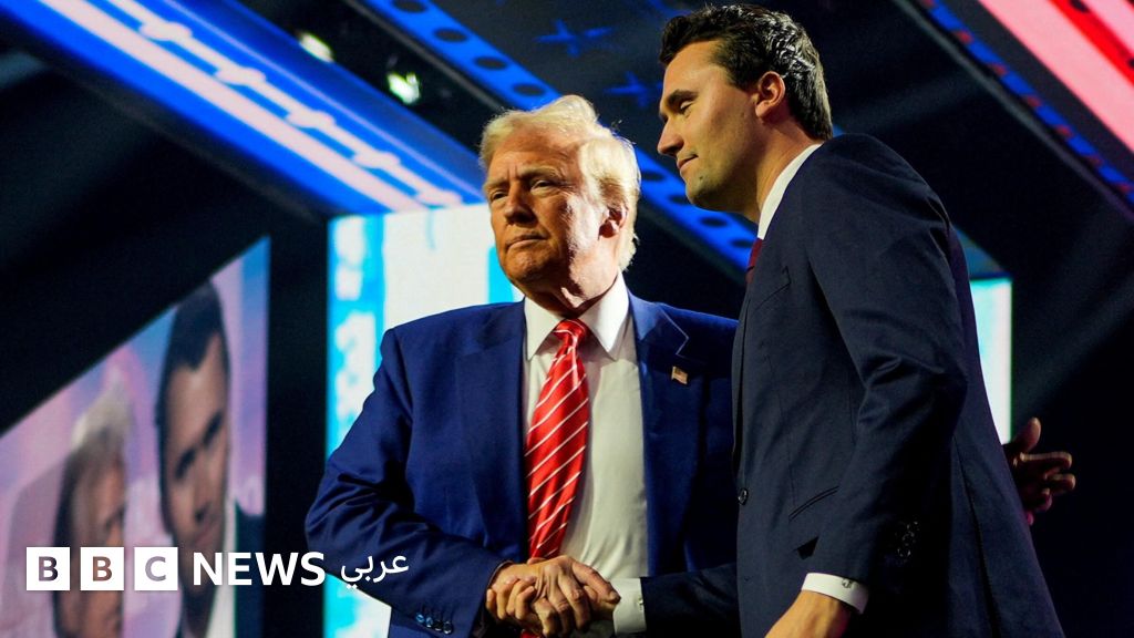 تشارلي كيرك: ماذا نعرف عن إطلاق النار الذي استهدف الناشط المحافظ وحليف ترامب؟