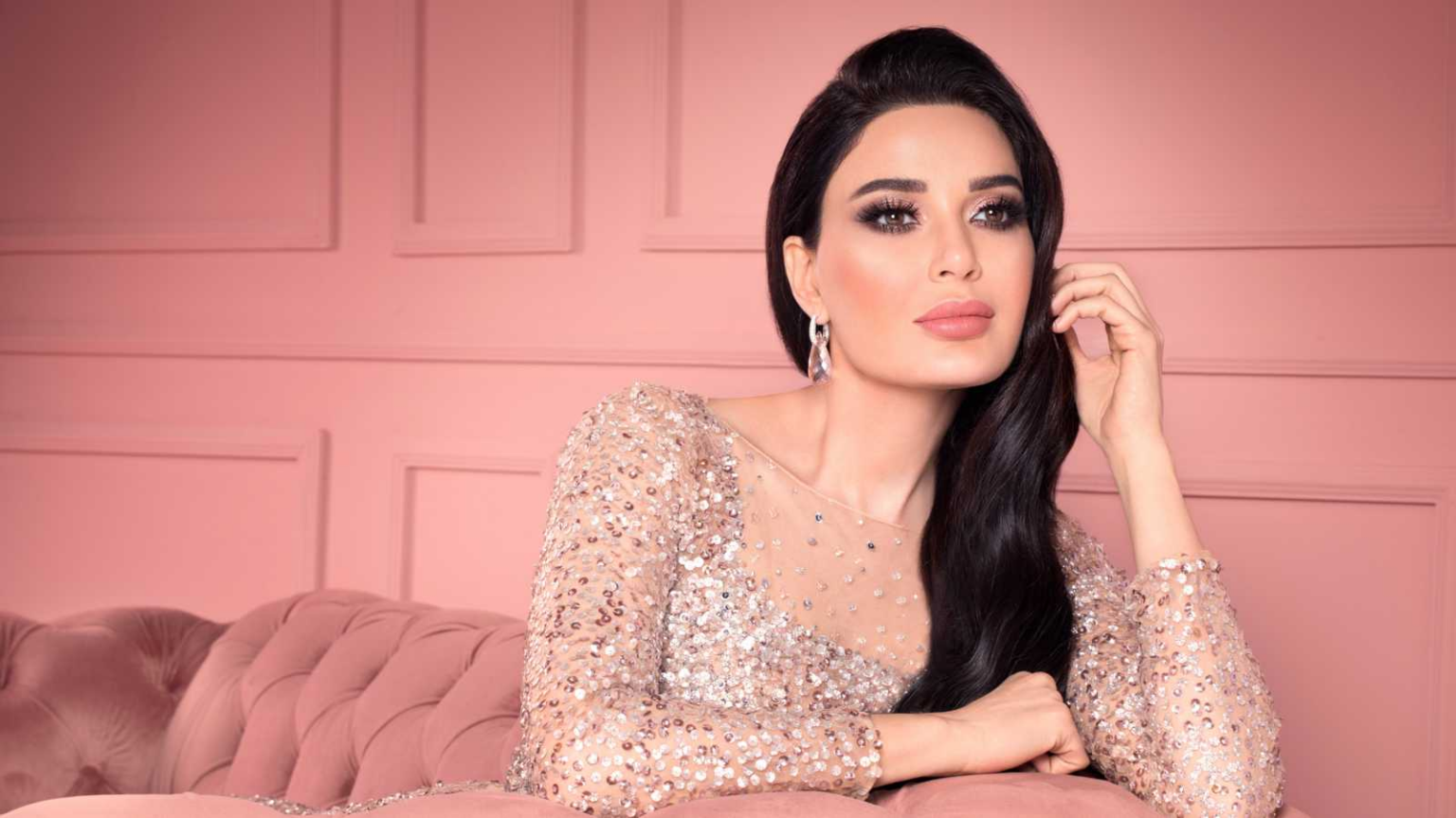 لدغة كوبرا تقتل متطوعا خلال عرض علني في الهند (فيديو)