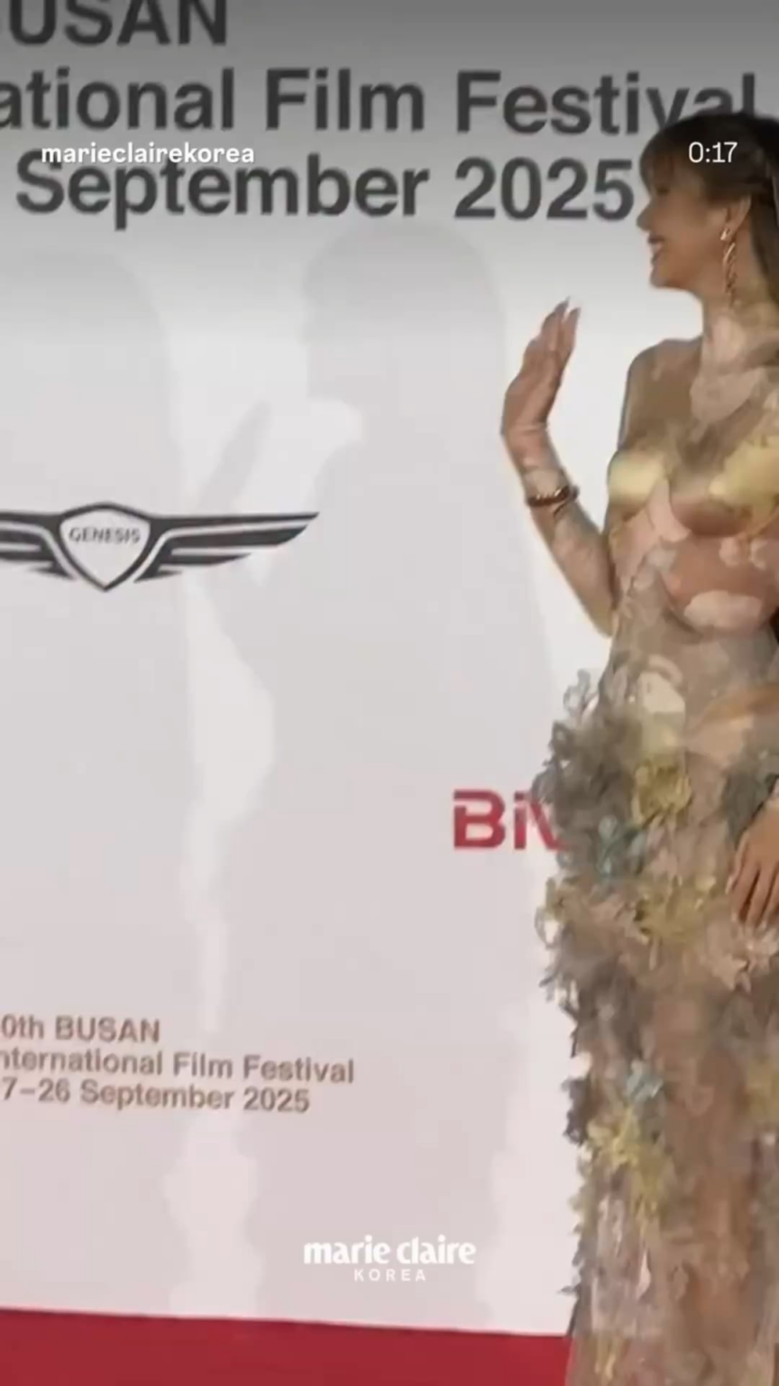 250918 ليزا (Lloud) تحديث قصة IG