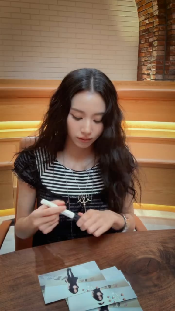 250914 تحديث Tiktok مع Chaeyoung - مباشرة من قلبها 💌