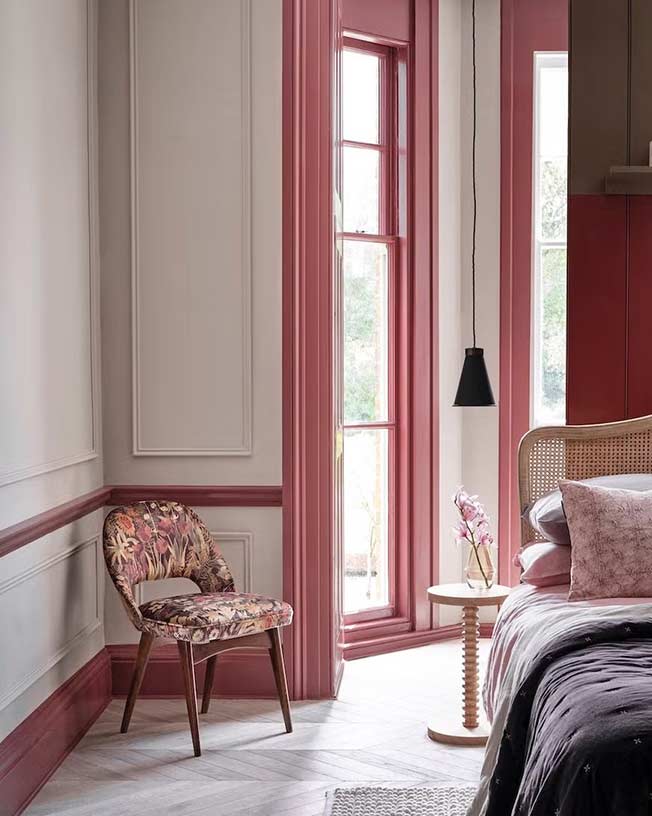 لون الرمادي الدافئ من الألوان الرائجة في خريف 2025. (موقع هاوس بيوتيفول)