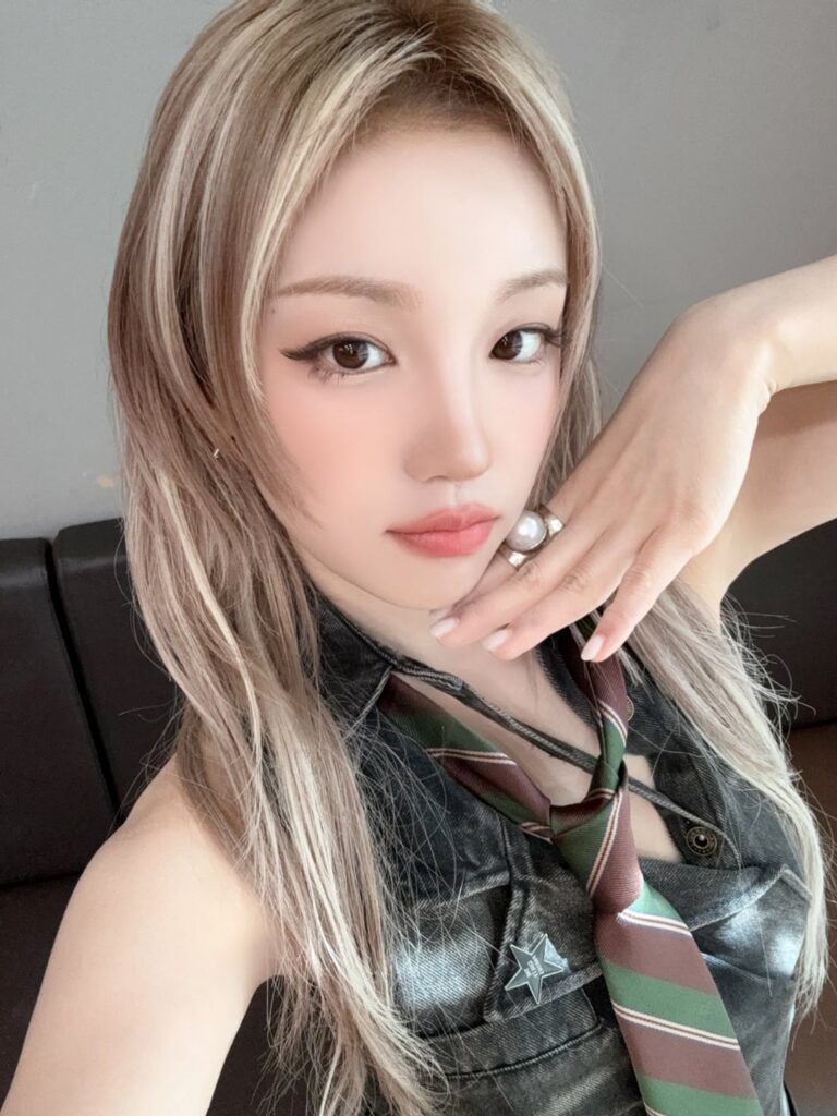 250920 التحديث الرسمي - Yuqi على Live