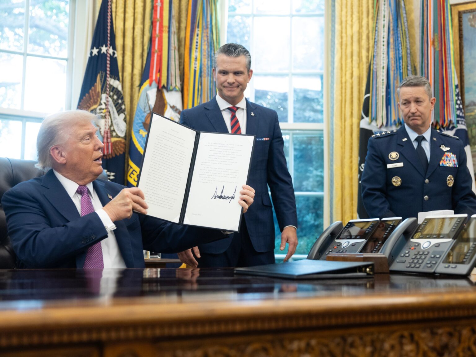 ترامب يوقع أمرا بتغيير اسم وزارة الدفاع إلى وزارة الحرب | أخبار ترامب يوقع أمرا بتغيير اسم وزارة الدفاع إلى وزارة الحرب | أخبار