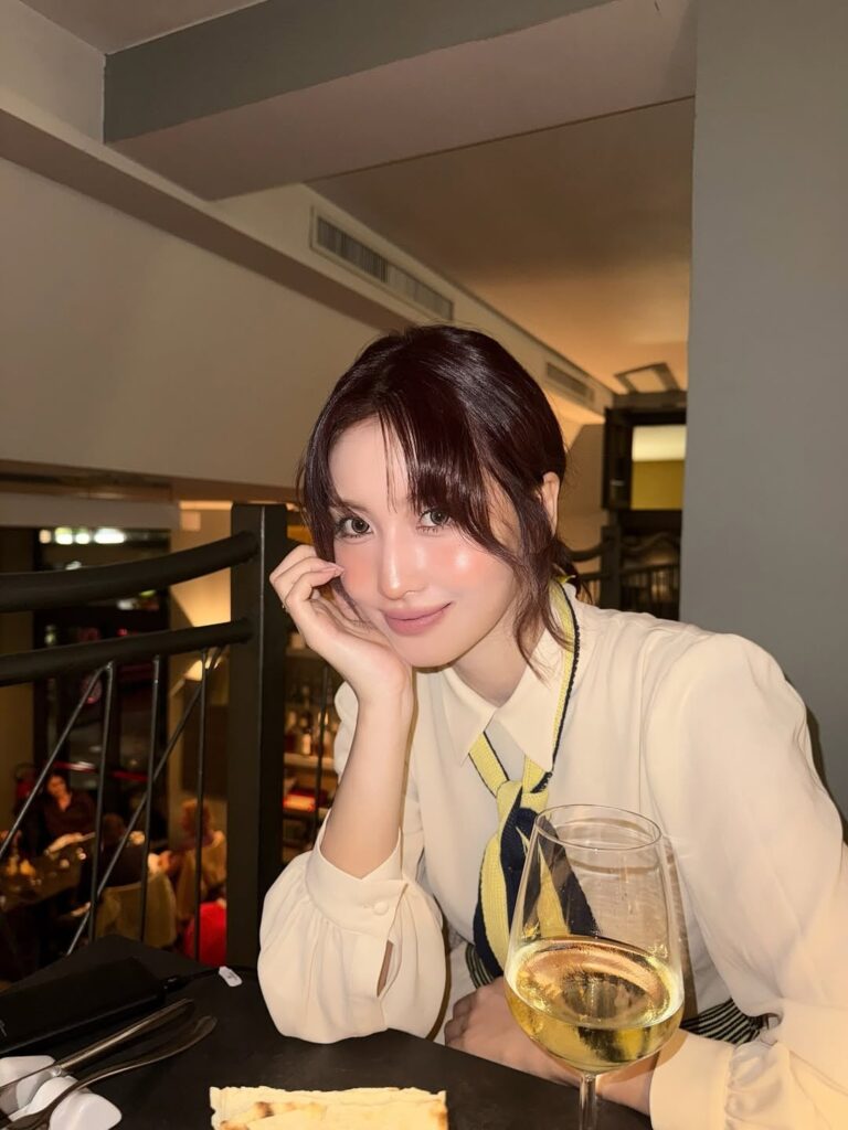 250928 Momo Instagram Update - 💛… .4