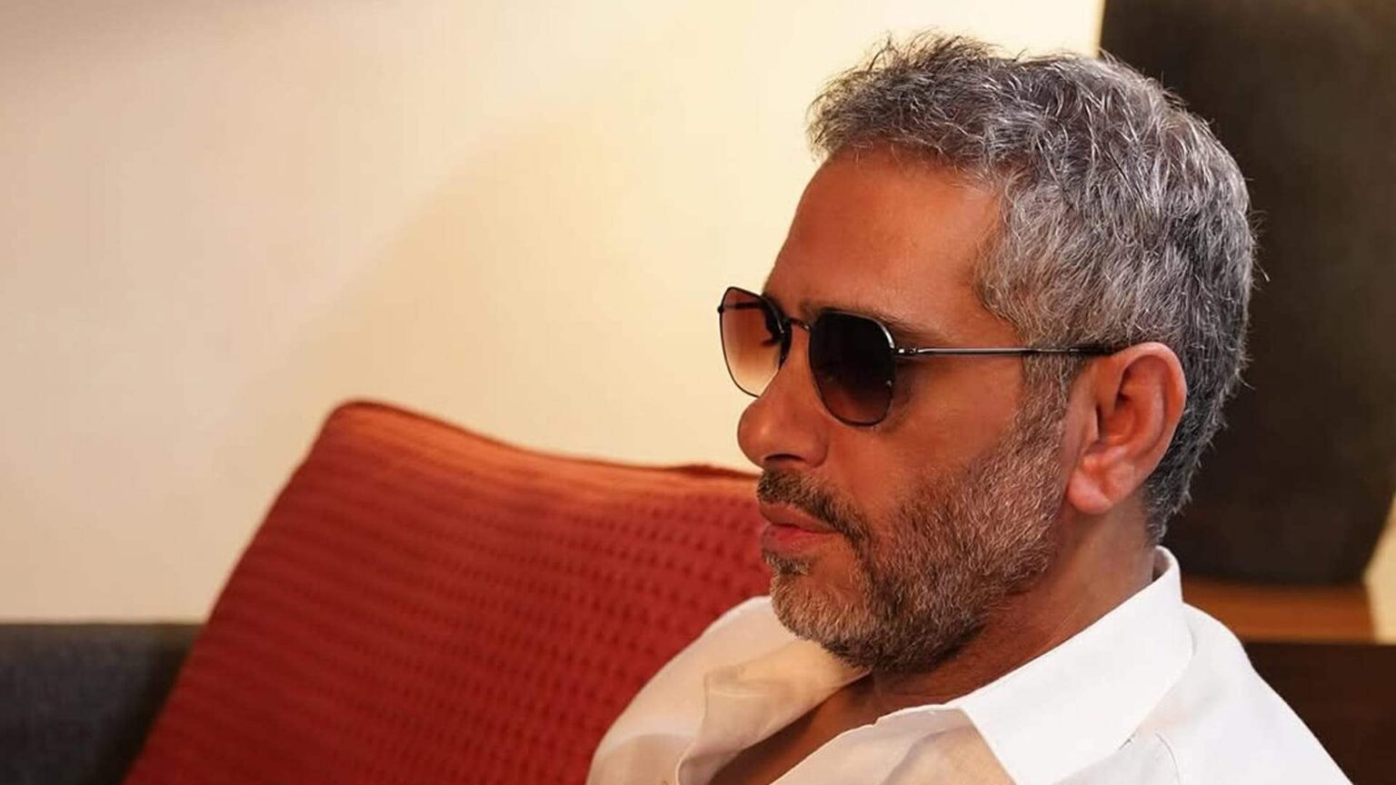 بالصوت- فضل شاكر يخرج عن صمته: طويلة على رقبتن