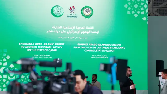 صحافيون خلال تغطية القمة العربية الإسلامية في الدوحة