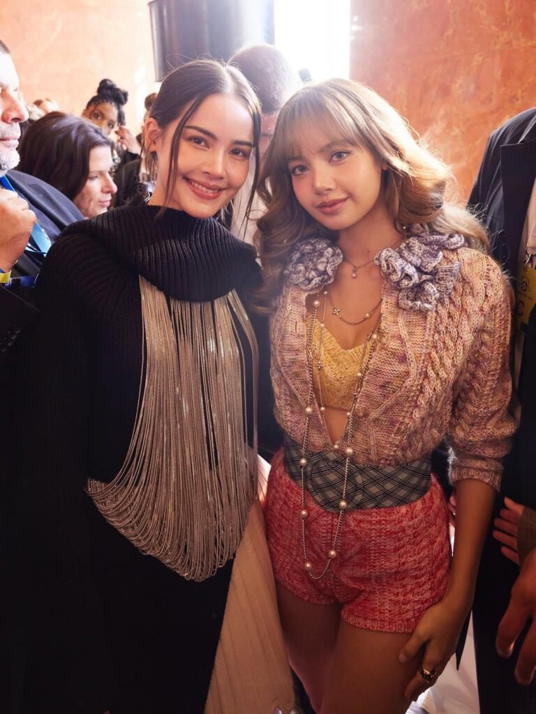 250930 Lisa W/ Yara @ Louis Vuitton Paris Week