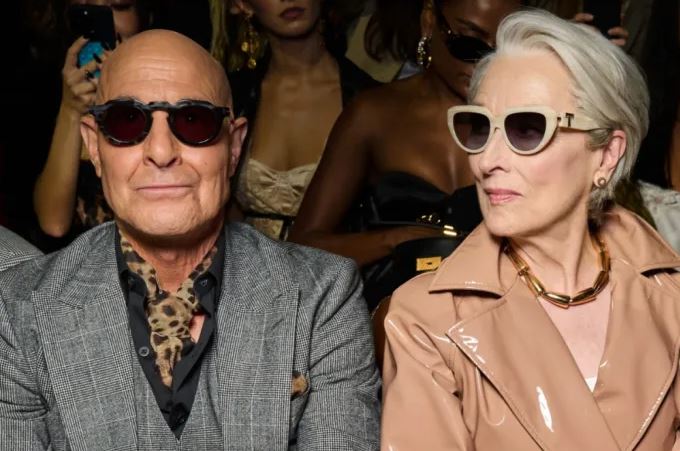 ميريل ستريب وستانلي توتشي في عرض دولتشي اند غابانا خلال تصوير the devil wears prada 2 (انستغرام)