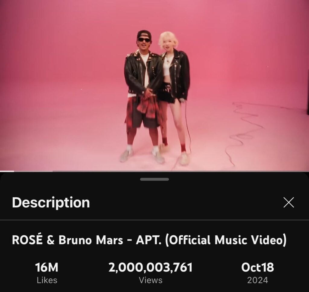 250917 APT. بقلم Rosé & Bruno Mars تصل إلى ملياري مشاهدة على YouTube