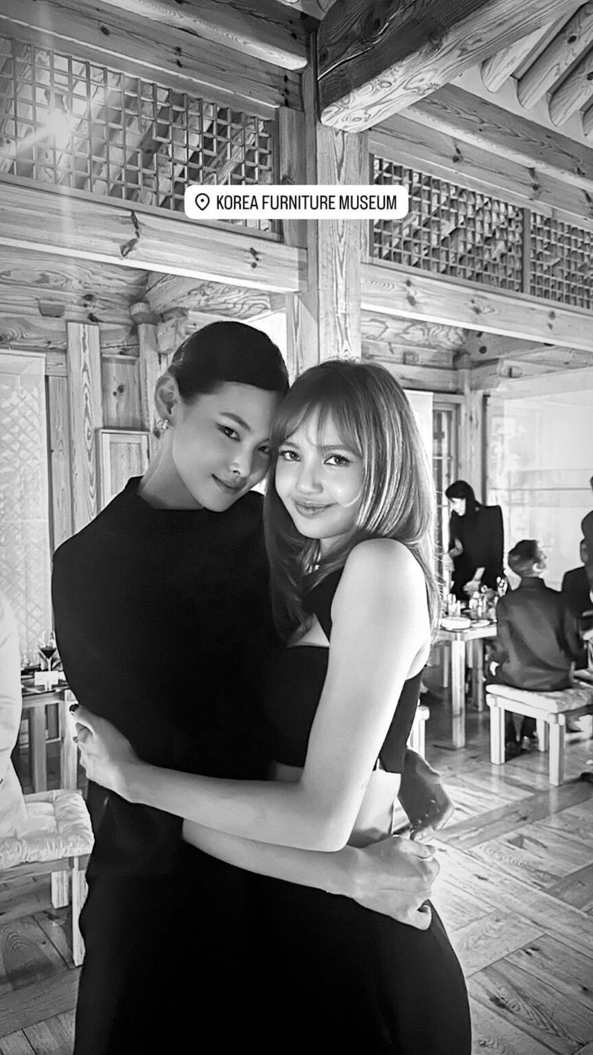 250902 __ELLISINWONDERLLAND__ IG story update w/ lisa