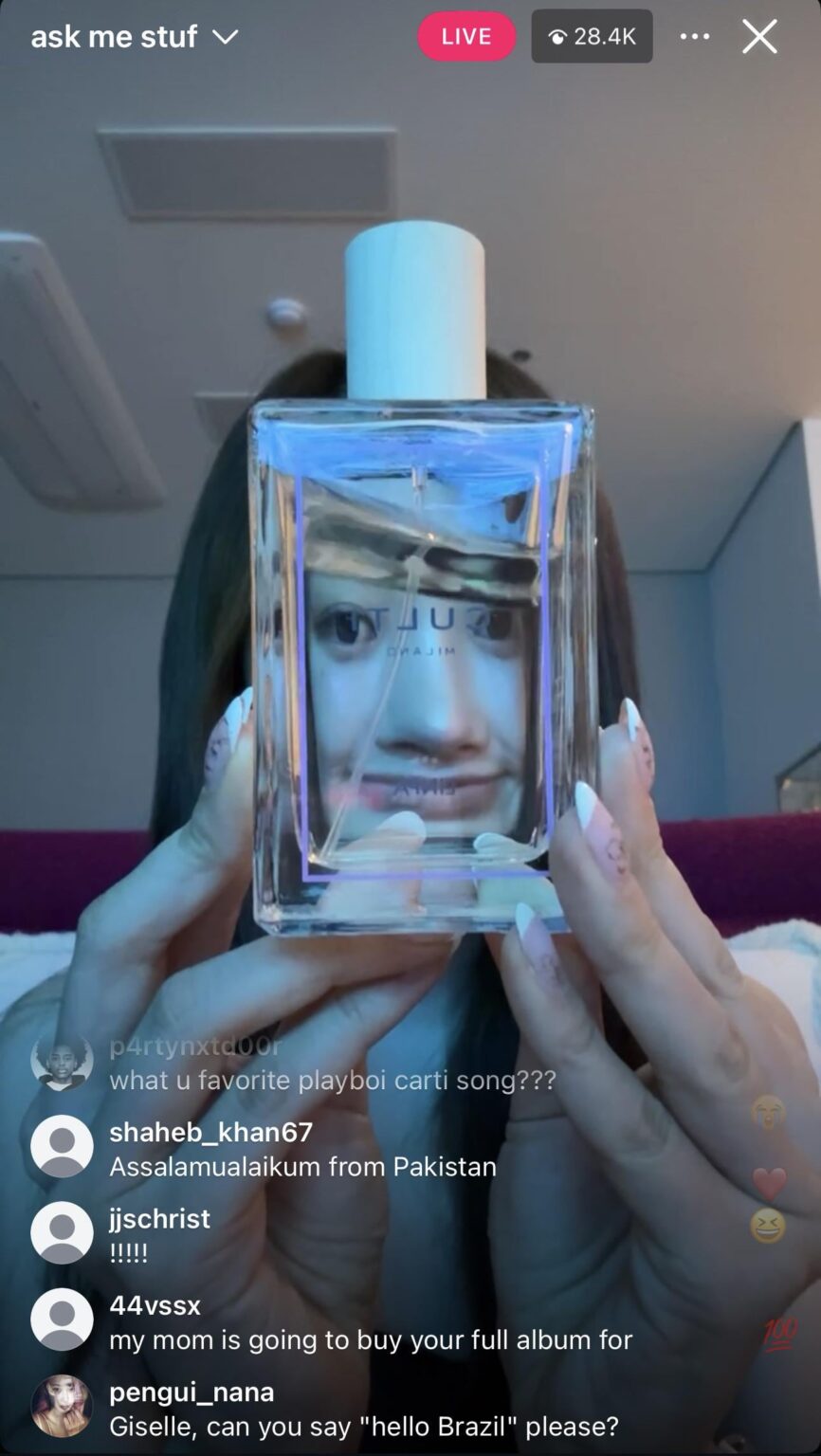 Giselle حية الآن وحاولت التقاط لقطة شاشة من "توصية رذاذ المنزل" واتضح أنها اتضحت هكذا