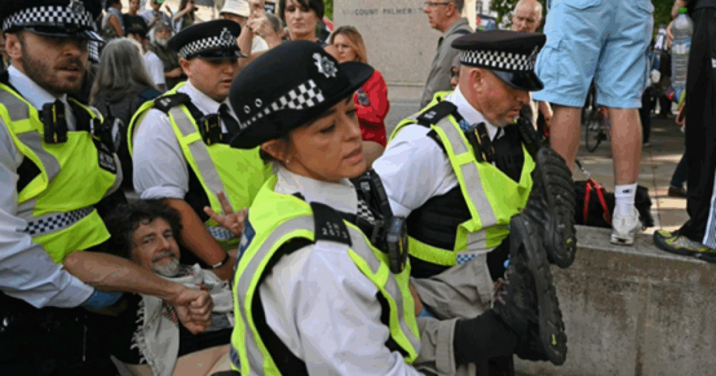 أكثر من 425 معتقلاً خلال مظاهرة ضد حظر "فلسطين أكشن" في لندن