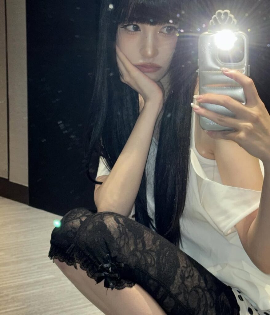 250929 Mina Instagram Update - 🐈‍⬛🖤