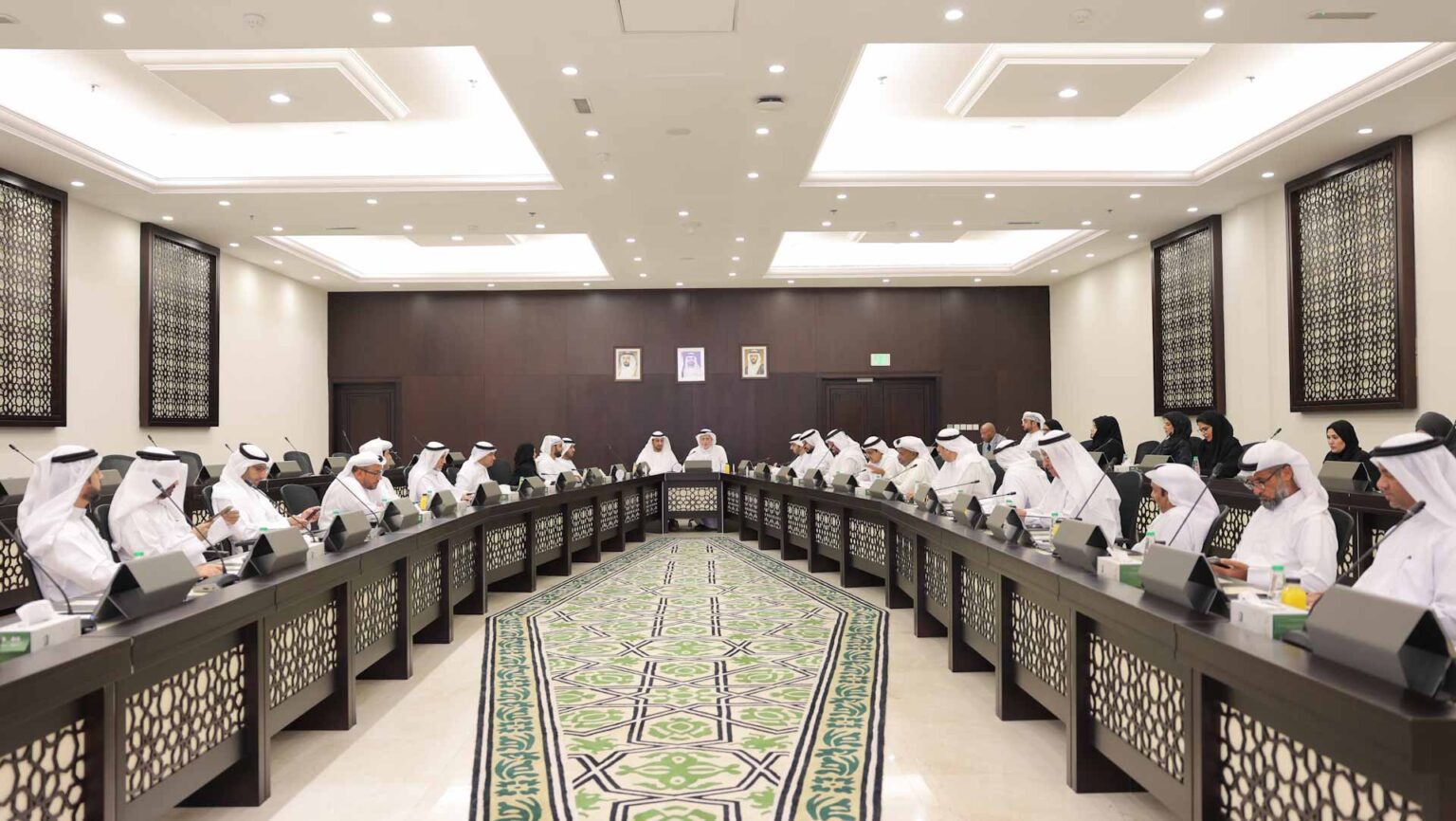 بلدي الشارقة يعزز التواصل ويطلق دورة تطويرية جديدة