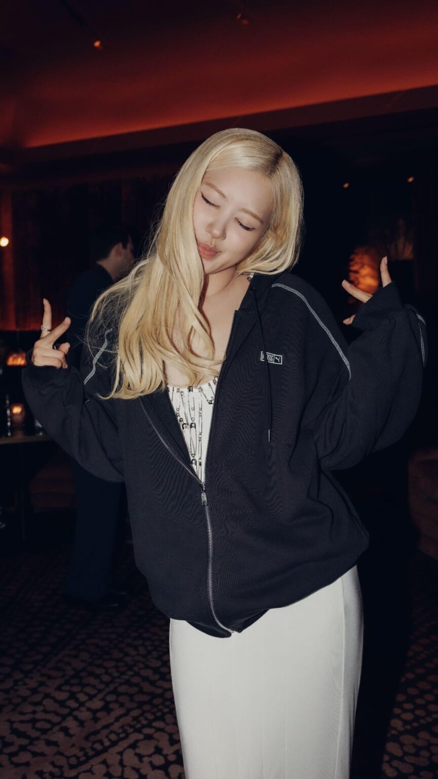 250913 تحديث قصة Rosé IG