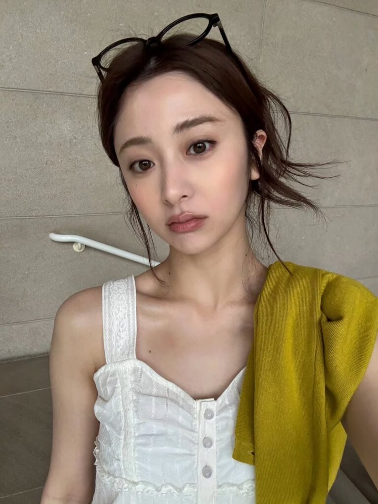 250911 تحديث Huh Yunjin Instagram