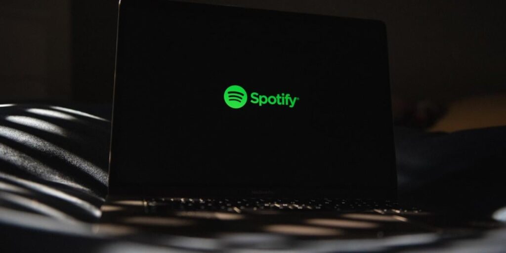 250927 Rosé ، Bruno Mars - 'Apt.' هو من بين أفضل 5 أغاني متدفق على سبوتيفي في فترة سنة واحدة هذا العقد حتى الآن!