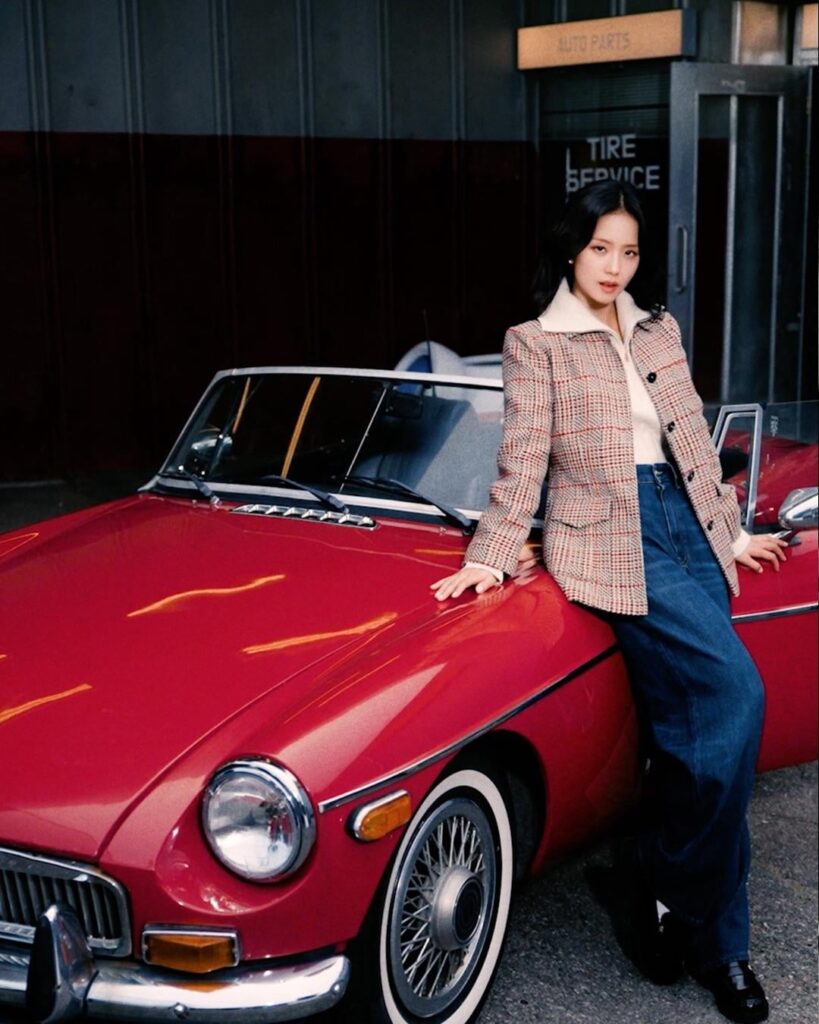 250912 Jisoo لتومي هيلفيجر