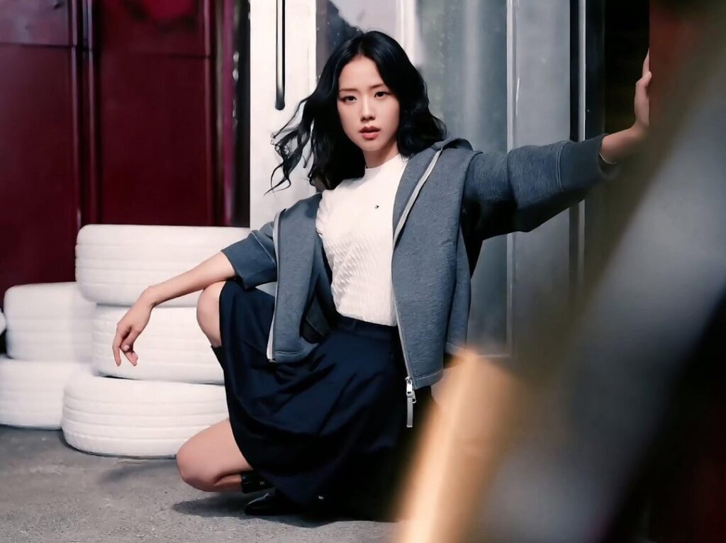 250909 Jisoo لتومي هيلفيجر