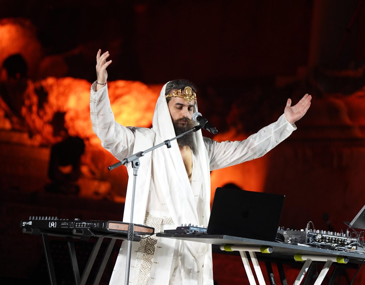 ملحم يُشعل حفله الغنائي في بعلبك.. والشاعر الكبير طلال حيدر يُثني على ادائه الرائع