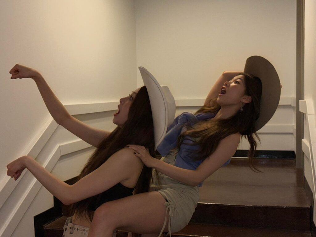 250922 IM_LE SSERAFIM Twitter تحديث - Kazuha و Huh Yunjin