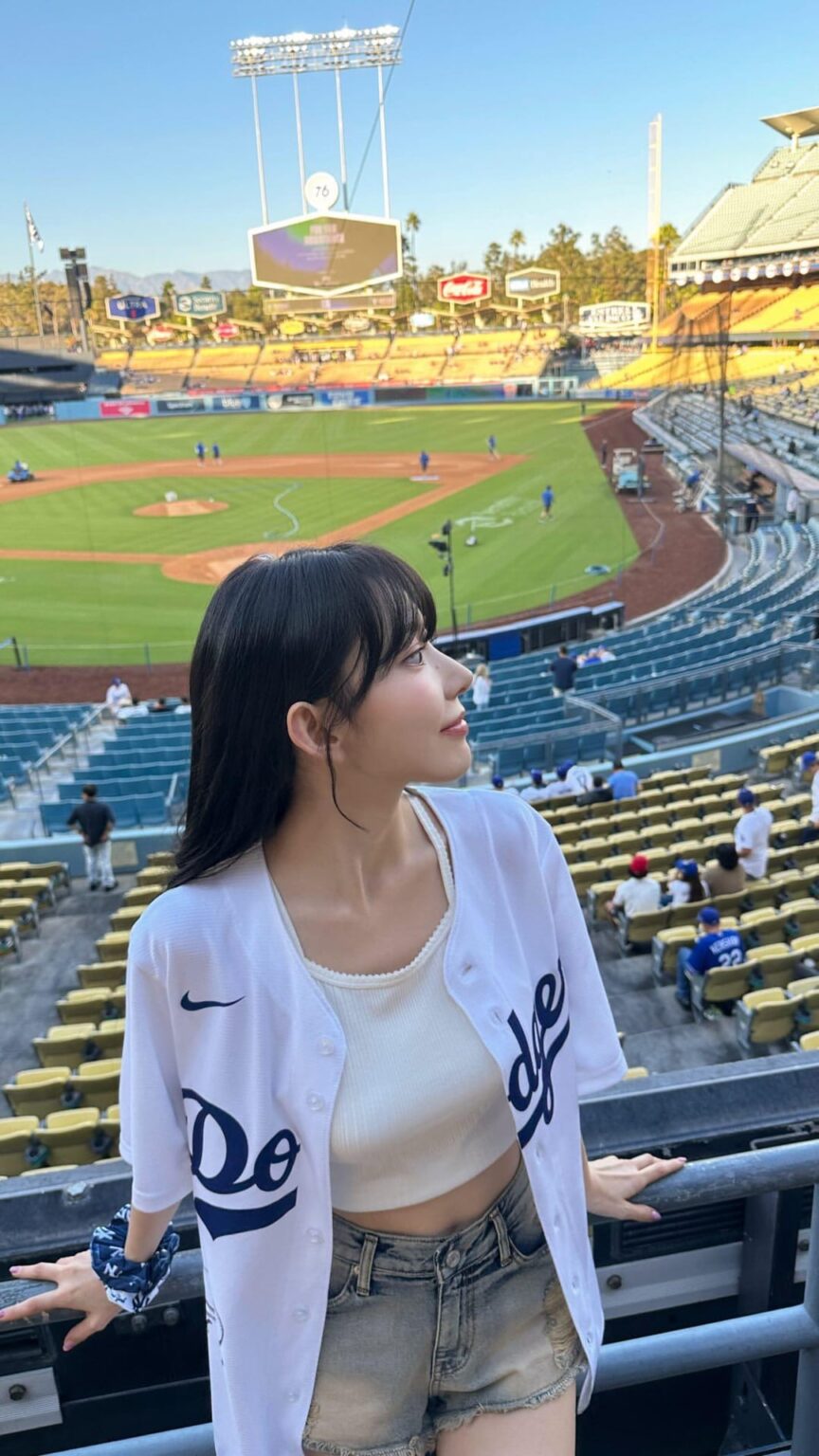 250911 LE SSERAFIM Instagram Stories Update مع Miyawaki Sakura & Hong Eunchae