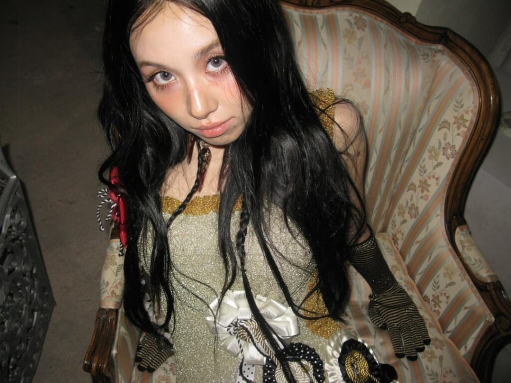 250914 تحديث Chaeyoung Instagram - تبادل لاطلاق النار 🧨🏹🖤🩶