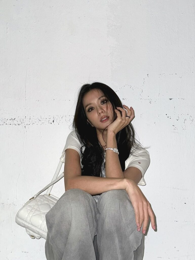 250901 تحديث JISOO IG