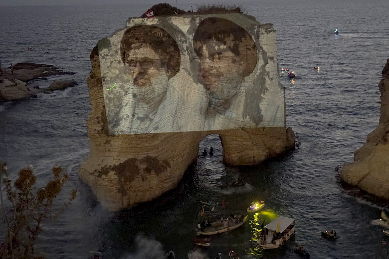 إضاءة صخرة الروشة بذكرى اغتيال نصر الله يثير جدلا في لبنان | سياسة