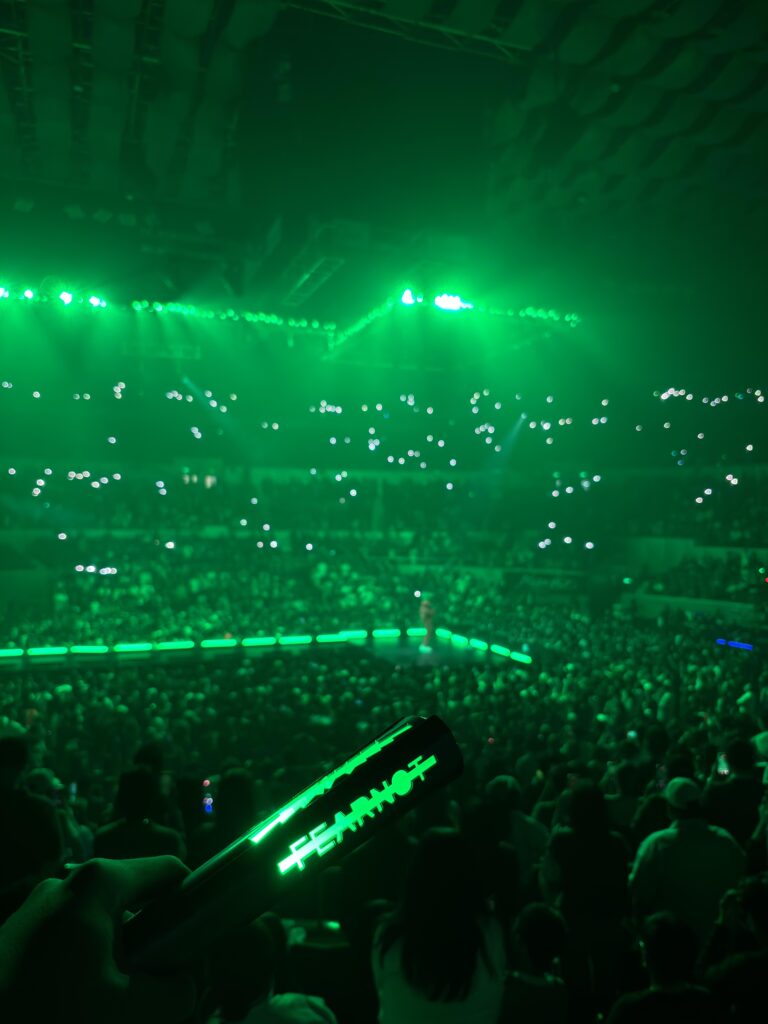 أحضرت My Lightstick معي إلى حفل Tyler the Creator