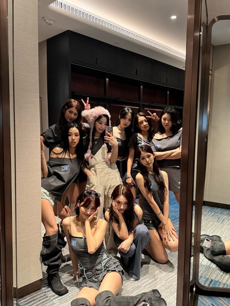 250927 تحديث Instagram - مرتين  World Tour في Macao - اليوم الأول ، شكرًا لك ، Macao مرة واحدة! 💖 كان لدينا أفضل وقت في الأداء الليلة 🔥