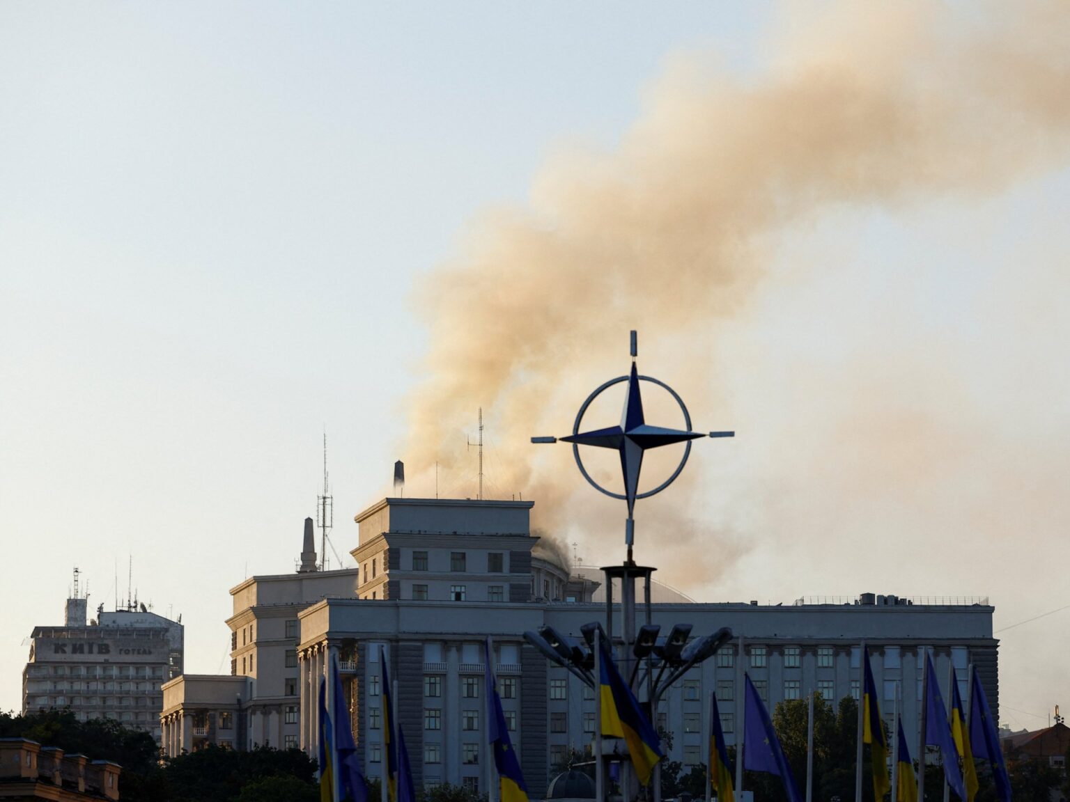 أكبر هجوم روسي بالمسيّرات يشعل النار بمقر الحكومة في كييف | أخبار أكبر هجوم روسي بالمسيّرات يشعل النار بمقر الحكومة في كييف | أخبار