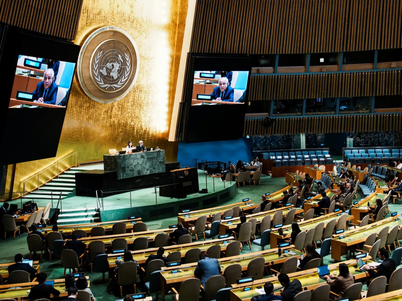 ترحيب عربي وإسلامي بقرار الجمعية العامة عن حل الدولتين وإسرائيل تندد | أخبار