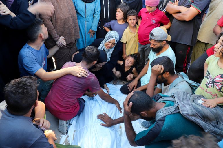 Mourners react during the funeral of Palestinians, who were killed today by Israeli fire while trying to receive aid, according to medics, at Al-Shifa Hospital in Gaza City, September 11, 2025. REUTERS/Ebrahim Hajjaj