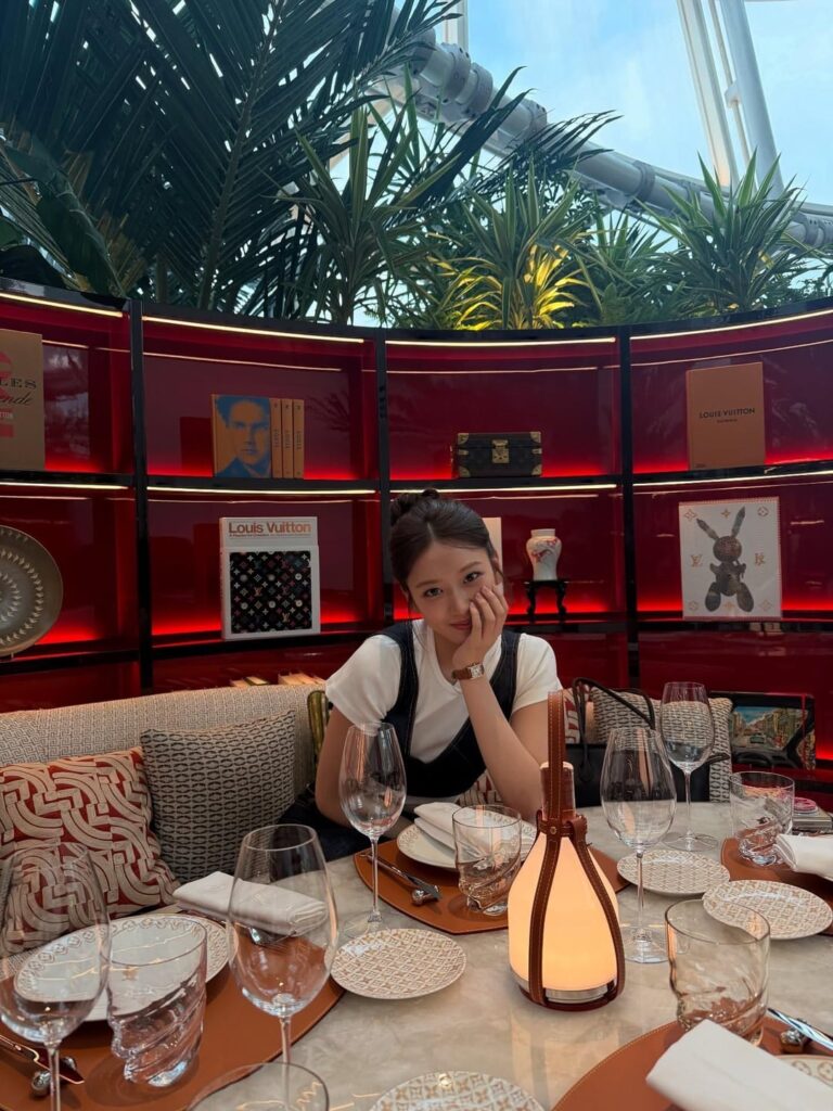 250901 Yujin Instagram Update Feat. ري
