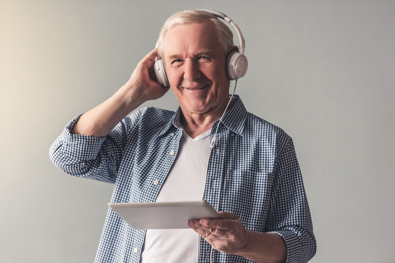 دراسة.. قائمة الأغاني المفضّلة تتقلّص مع التقدّم في العمر | فن