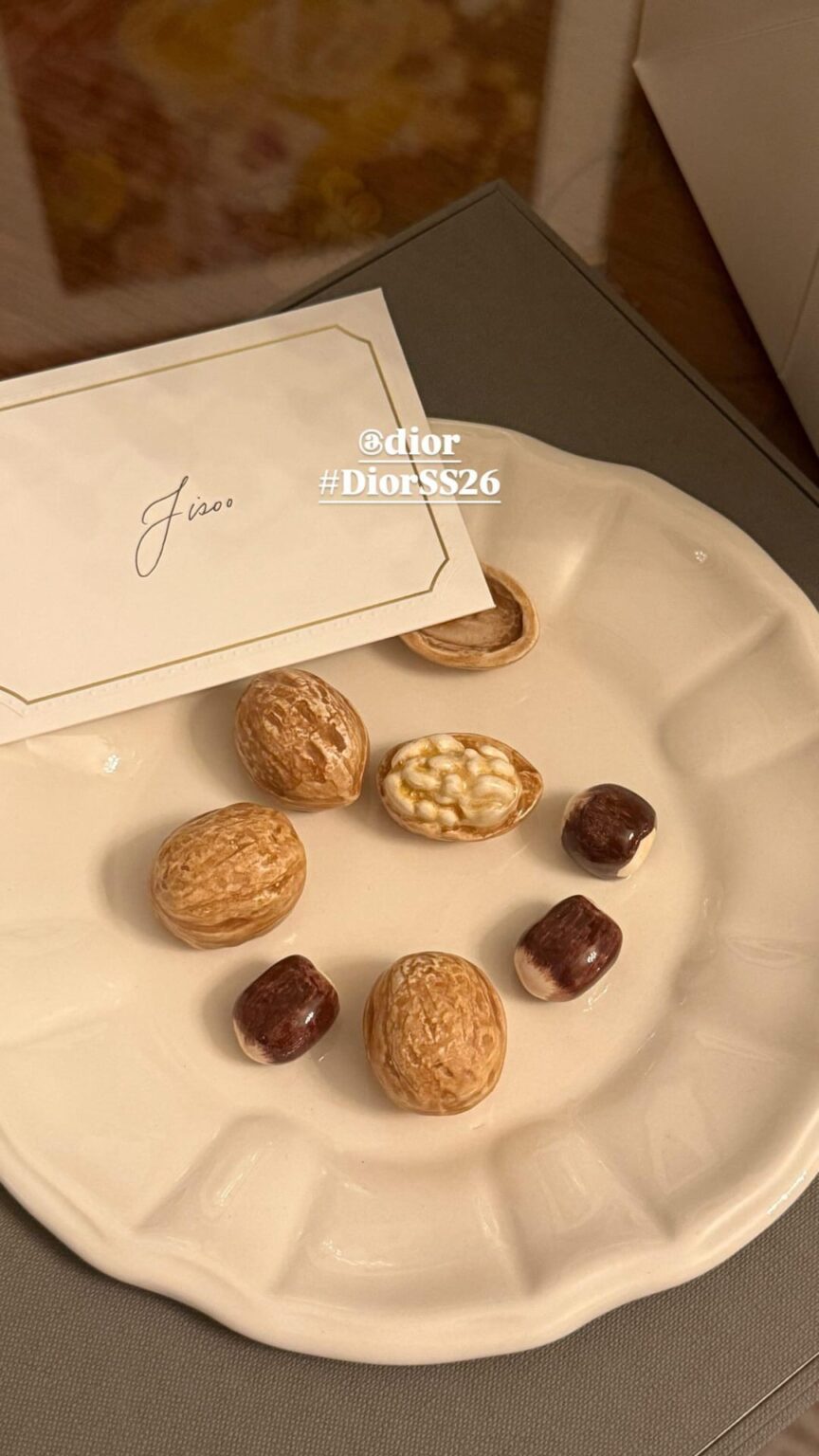 250930 تحديث قصة JISOO IG