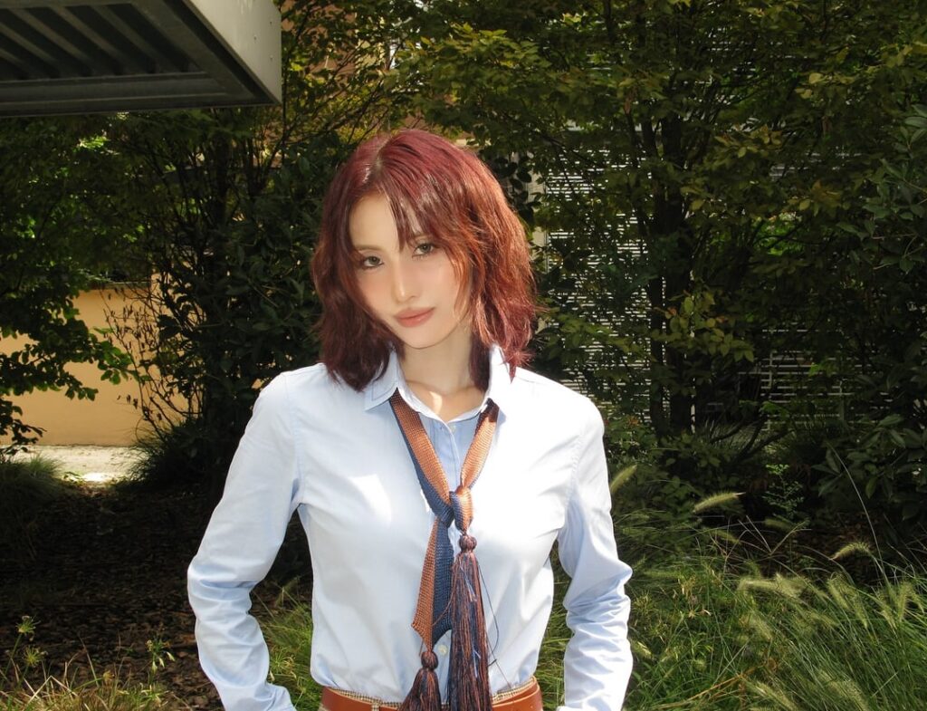 250926 Momo Instagram Update - 💛💛 ... 3 #Onitsukatiger #SS26