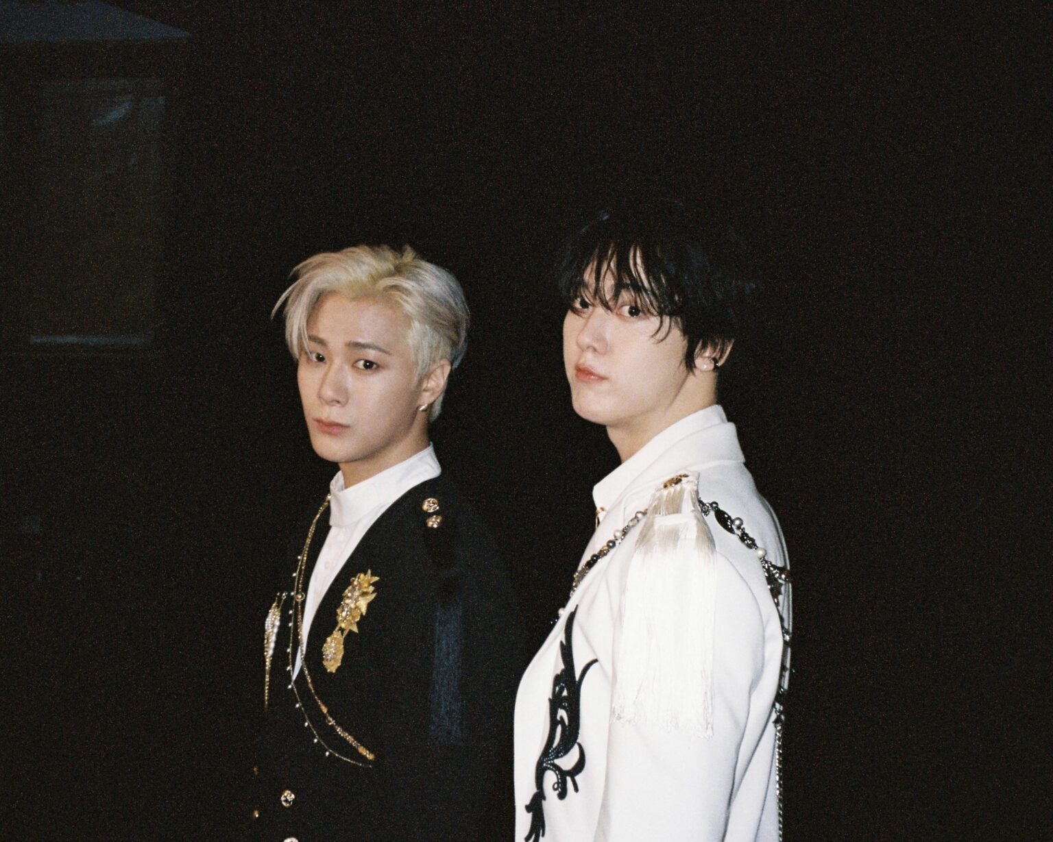 الساعة الخامسة السعيد للوحدة الأولى لـ Astro's Moonbin & Sanha!