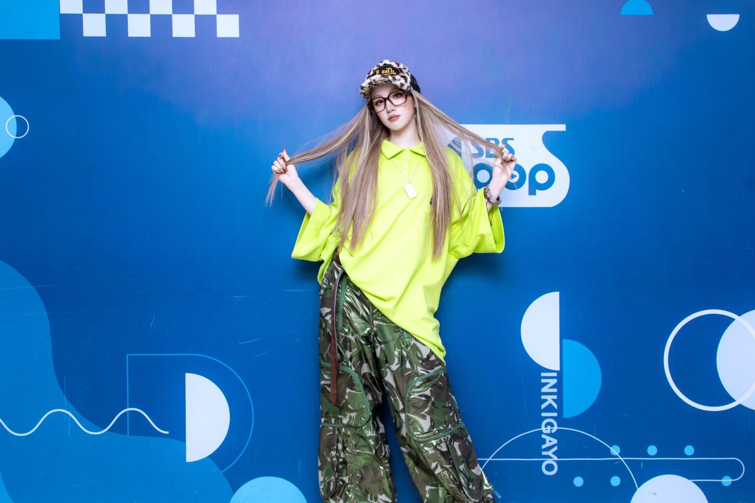 250921 SBSKPOP Twitter تحديث مع Yuqi