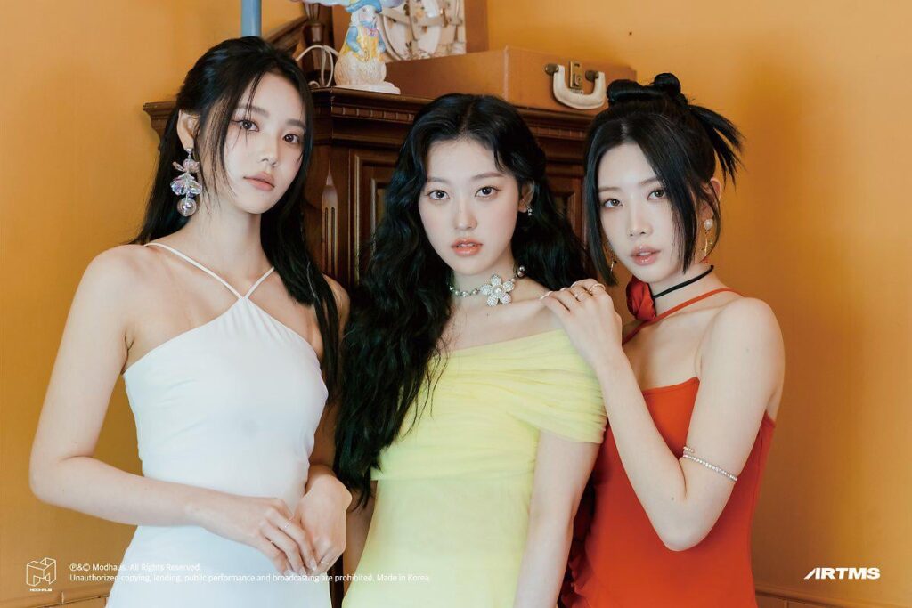 الذكرى الثامنة السعيدة إلى Loona / Odd Eye Circle!