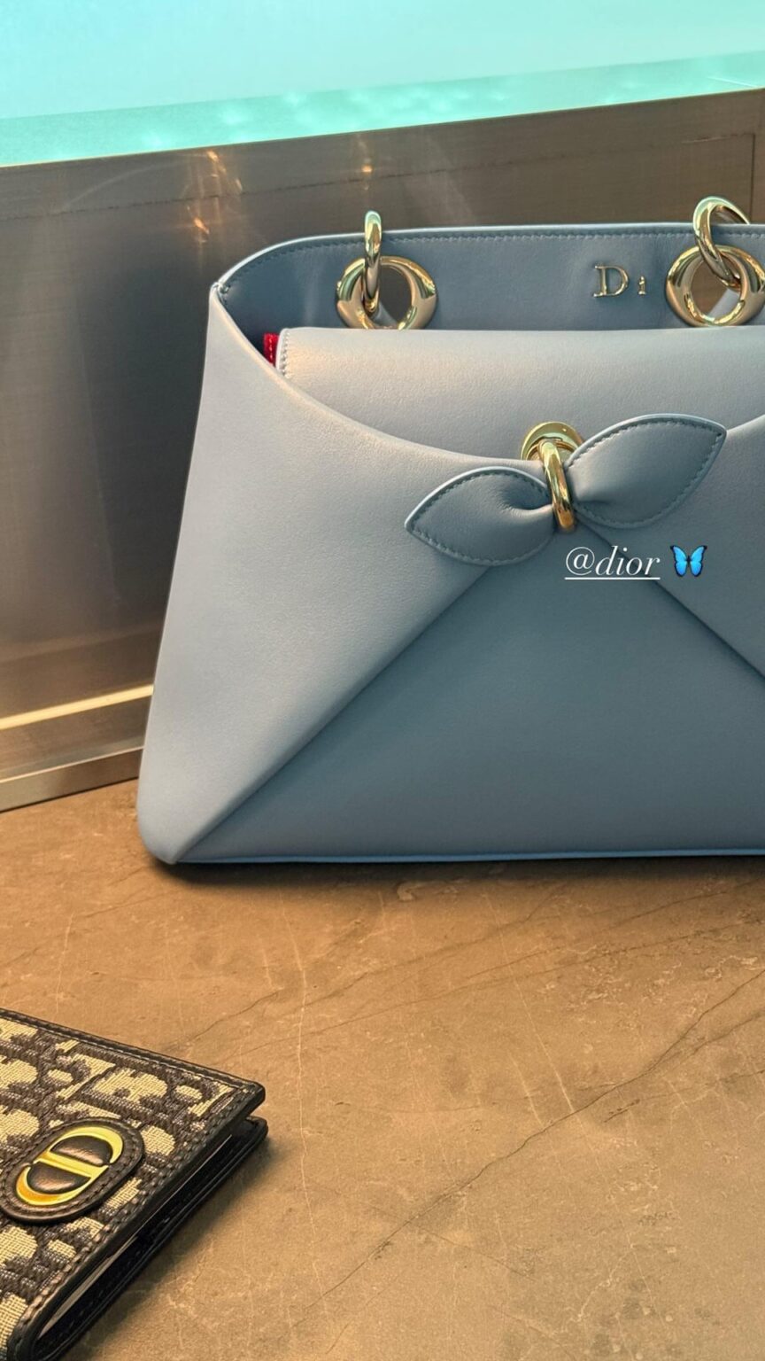 250925 تحديث قصة JISOO IG