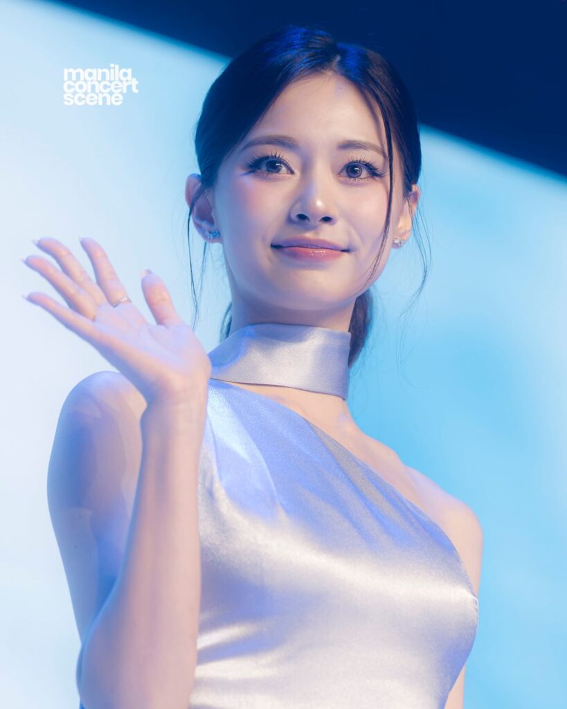 250923 MANILACONCERTS TWITTER UPDATE - تعريف الأناقة ، #tzuyu أسرت #PondsSkininStituptGala في Manila 🌷pondsph #pondsph #pondsxtzuyu #twice