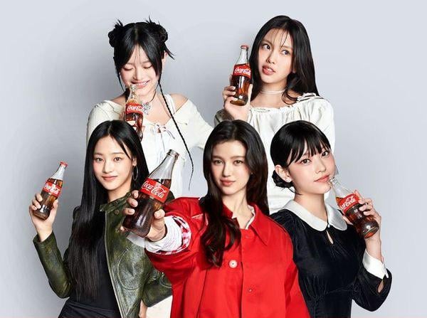 تبحث عن المزيد من الصور لزي دانييل لهذا الإعلان الكوكا كولا