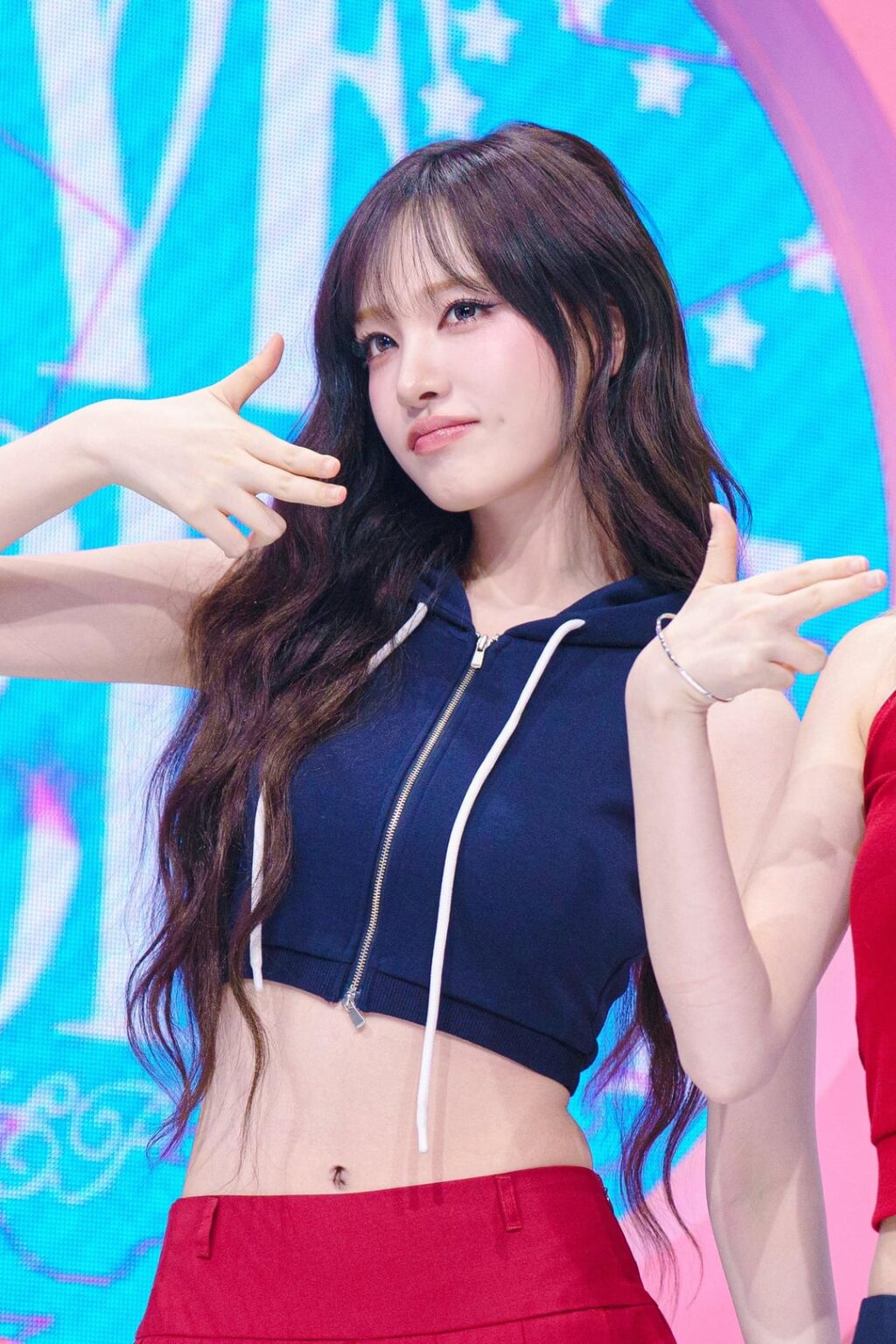 250912 IVE - XOXZ @ 250831 SBS Inkigayo (في الموقع خلف الصور)